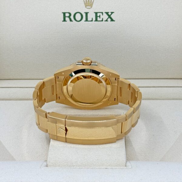 Rolex Submariner Date, 18k Yellow Gold, 41mm, Ref# 126618lb-0002