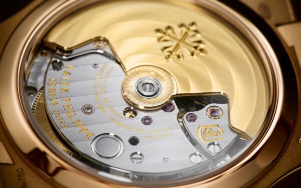 Patek Philippe Nautilus Ladies Automatic Watch, 18k Rose Gold, 35,2mm, Ref# 7118/1R-001