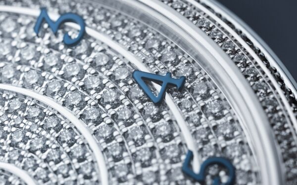 43a26dea29fb5b188f9e97b8188dffacc8ba3ac8 Patek Philippe Calatrava Diamond Ribbon Joaillerie Ladies, 18kt White Gold set with 770 Diamonds: ~4,4ct, 36,5mm, Ref# 4978/400G-001