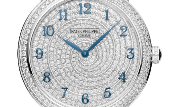 94eab7c878e2befa90a1bc9a9e35d374ba07248a Patek Philippe Calatrava Diamond Ribbon Joaillerie Ladies, 18kt White Gold set with 770 Diamonds: ~4,4ct, 36,5mm, Ref# 4978/400G-001