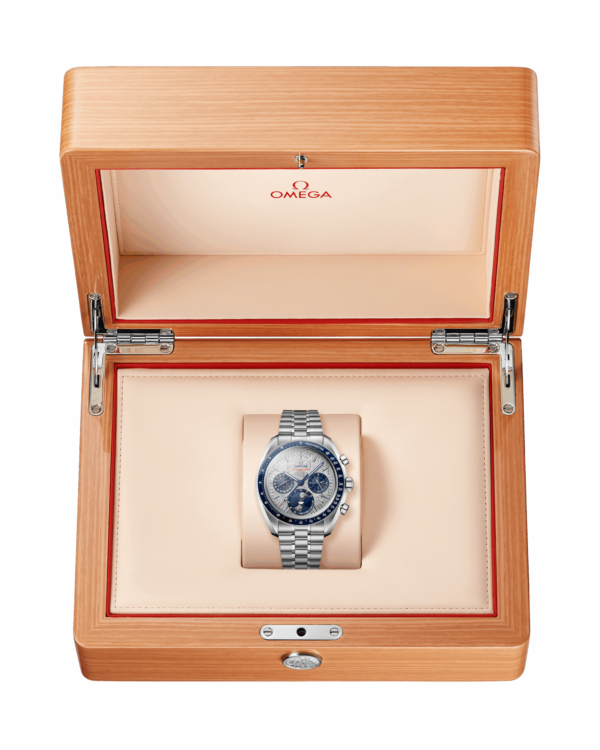 a03b61e133d92cb18e549ae913fe3ff5659ccecf Unworn, Omega Speedmaster Moonphase, Stainless Steel, Chronograph, 43 mm, Ref# 304.30.43.52.06.001, box and papers