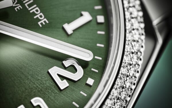 c16c7df4221aeeb0377e91474b17dc12eb0584c2 Patek Philippe Twenty~4 Automatic, Stainless Steel with 160 diamonds ~0,77ct, 36mm, Ref# 7300/1200A-011