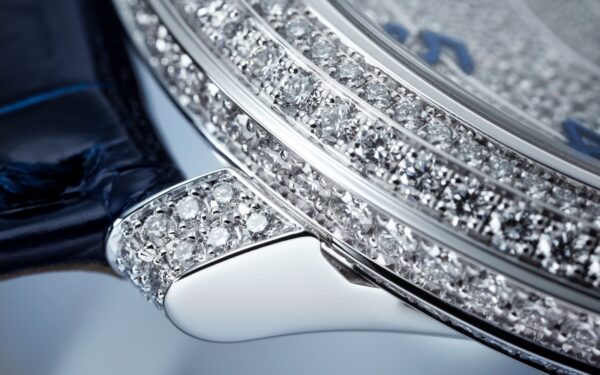 ceff82234bde19865936f586759c4edb51a35253 Patek Philippe Calatrava Diamond Ribbon Joaillerie Ladies, 18kt White Gold set with 770 Diamonds: ~4,4ct, 36,5mm, Ref# 4978/400G-001