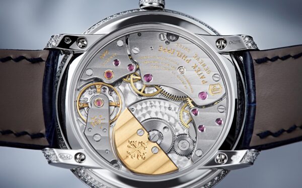 e68eff362466f11957c6c464a579f430bbacb027 Patek Philippe Calatrava Diamond Ribbon Joaillerie Ladies, 18kt White Gold set with 770 Diamonds: ~4,4ct, 36,5mm, Ref# 4978/400G-001