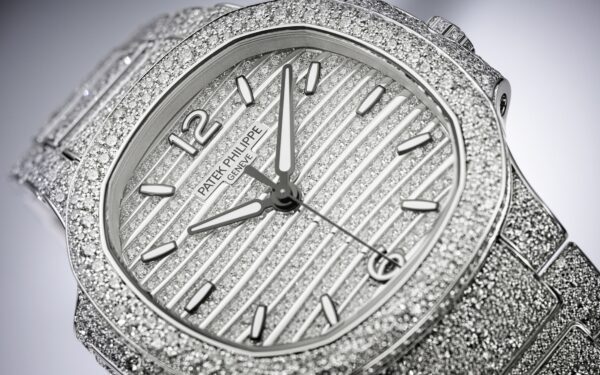 edab46b7d212038a0e15727df3d58d8a490e86d4 Patek Philippe Nautilus Haute Joaillerie Ladies Automatic Watch, 18K White Gold and Diamonds, 35,2mm, Ref# 7118/1450G-001